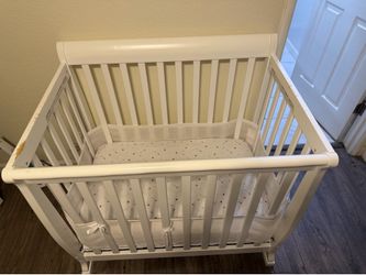 Mini crib