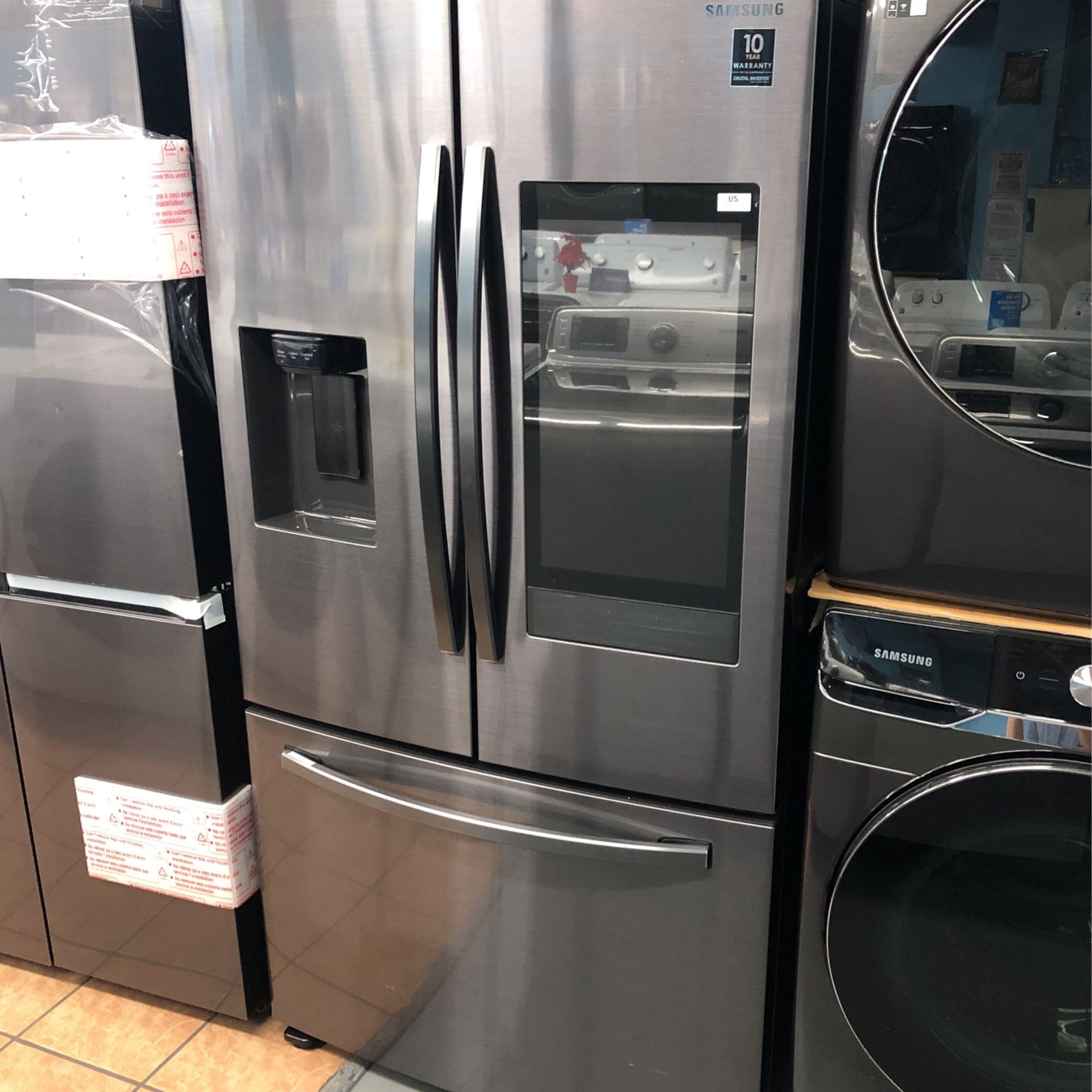 SAMSUNG FAMILY HUB REFRIGERATOR