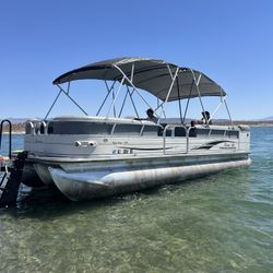 25’ Pontoon Boat