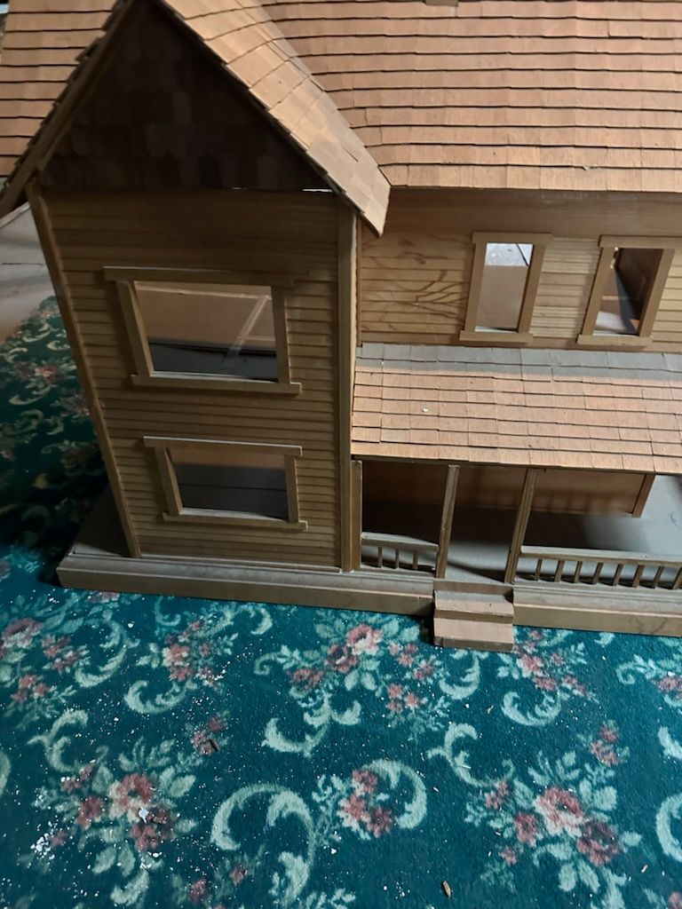 DOLL HOUSE