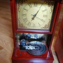 Vintage  mechanical Dillards clock and music box (Christmas melodies included)with alarm Function