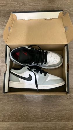 Jordan 1s low size 5.5