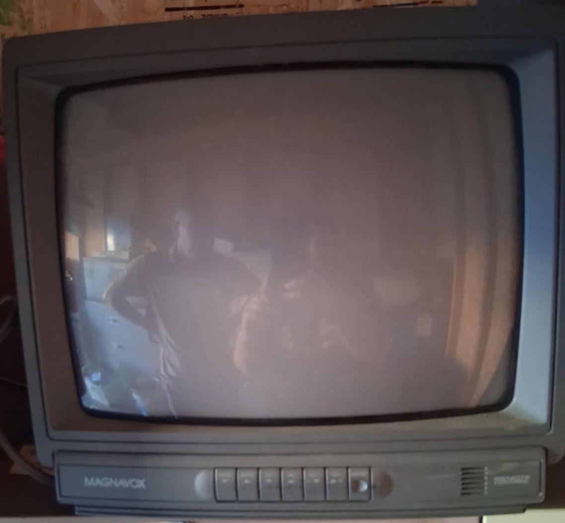 Vintage Magnavox CRT TV – Retro Gaming or Display