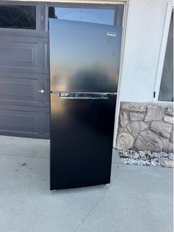 Magic Chef refrigerator 10.1 cu ft- GREAT CLEAN CONDITION