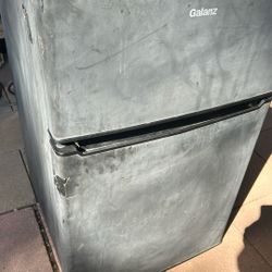 Mini Fridge 
