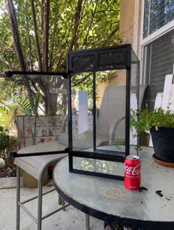 Vertical terrarium