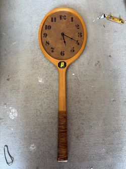 Tennis racket clock