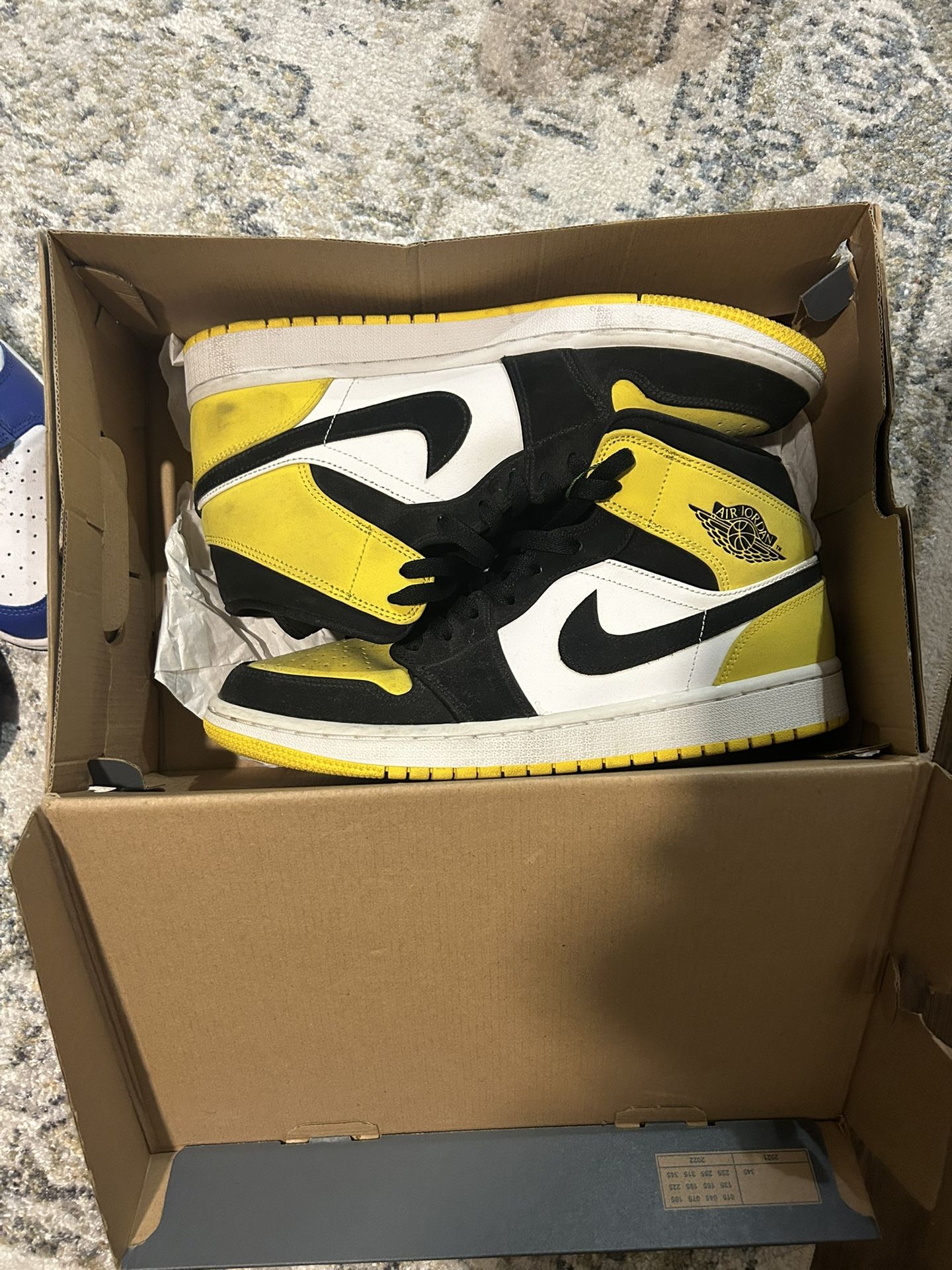 Jordan 1’s Black And Yellow Size 10
