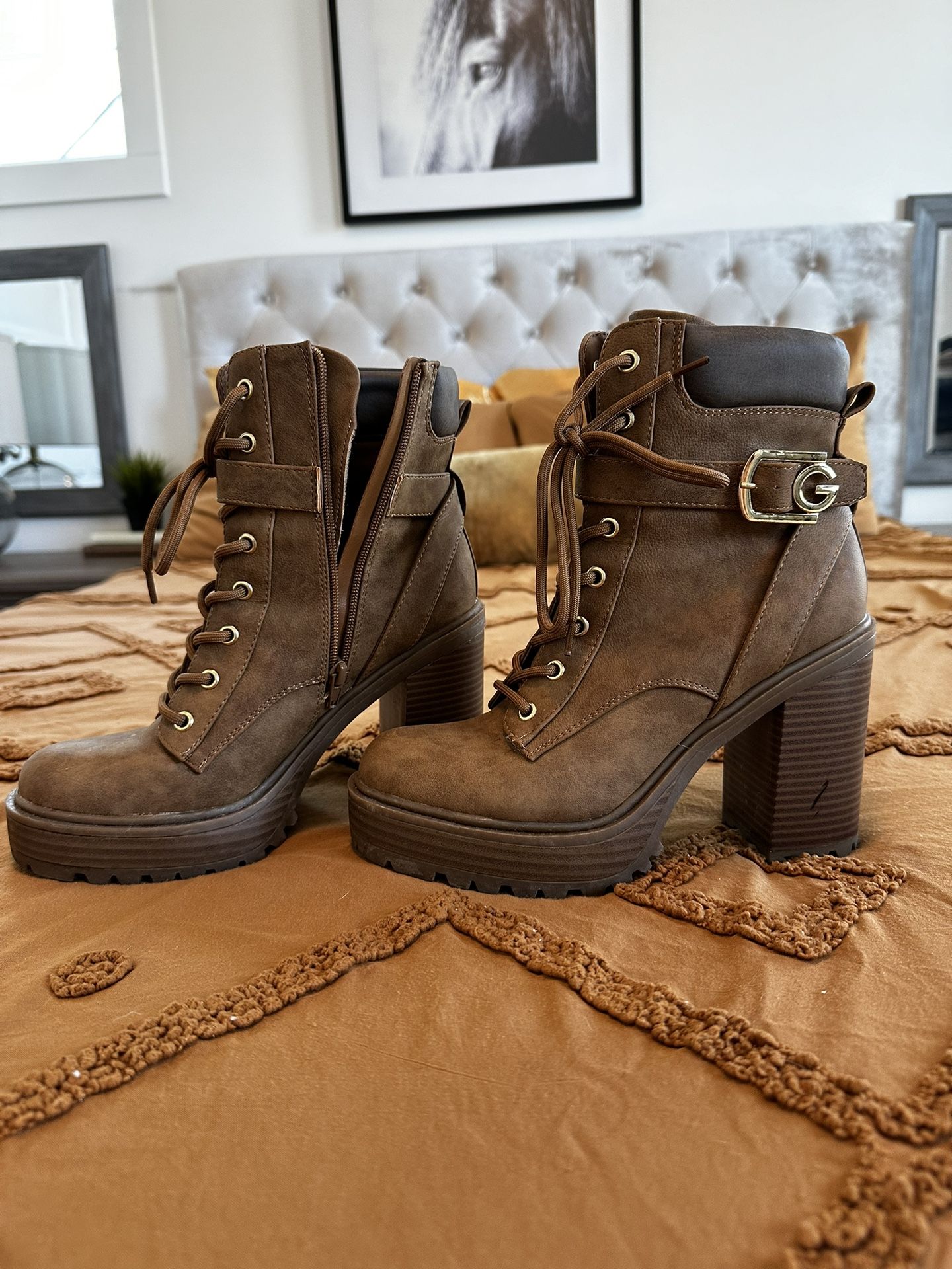 Size 8 Guess Boots