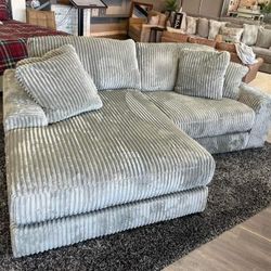 LINDYN FOG 2 PIECE LAF SECTIONAL WITH CHAISE