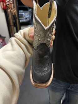Black Boots 