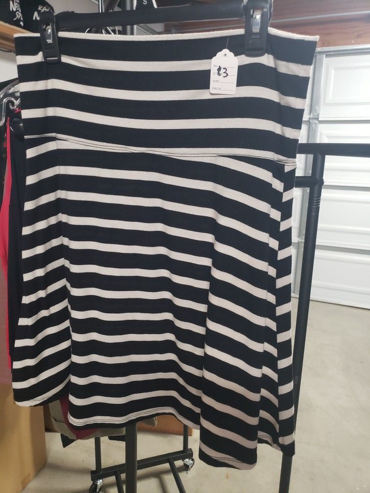 Womens Medium Striped Skirt