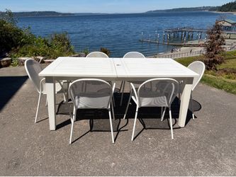 Pottery Barn Outdoor Dining Table