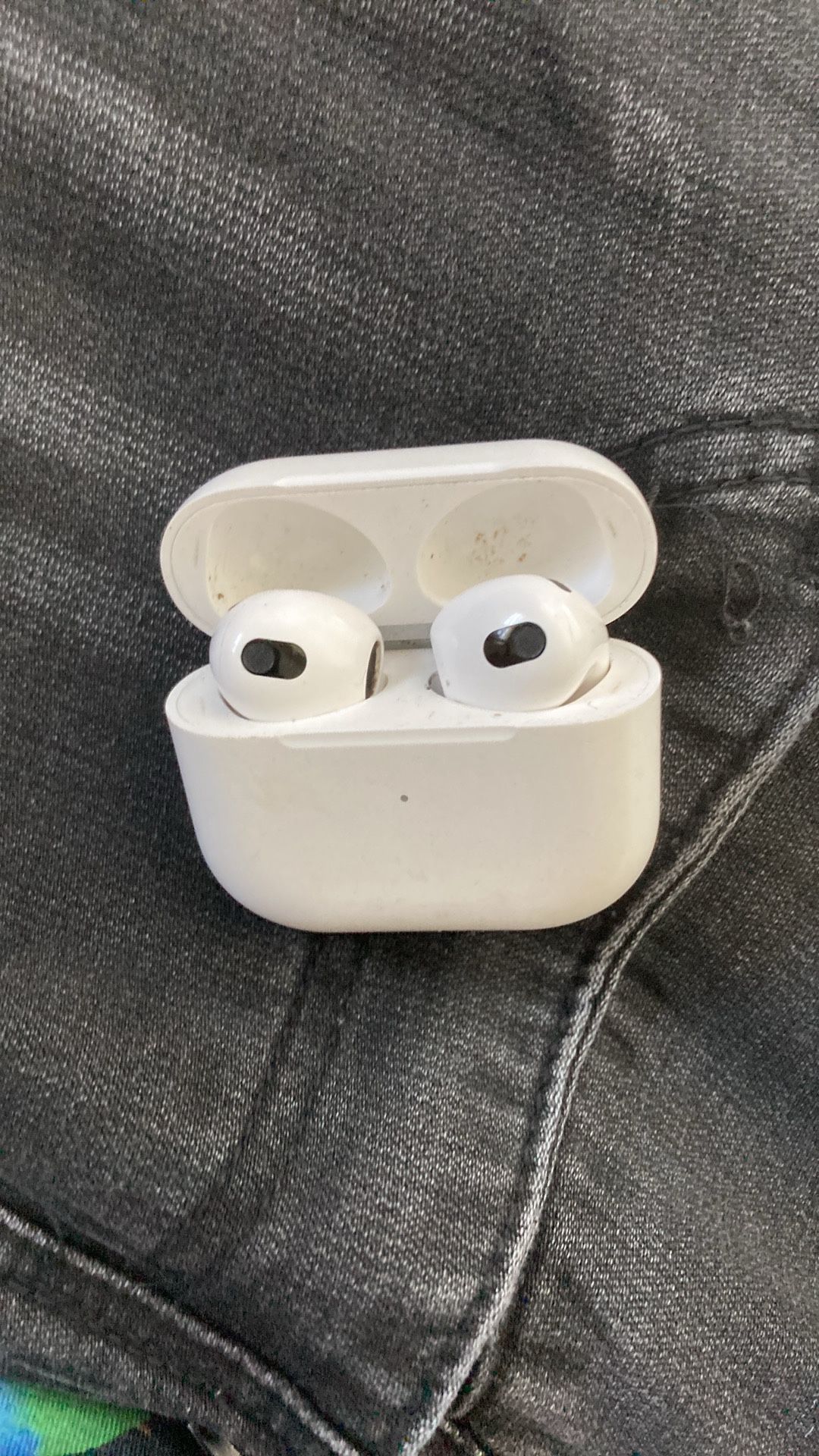Apple AirPods 4