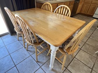 Kitchen Table with 5 Chairs