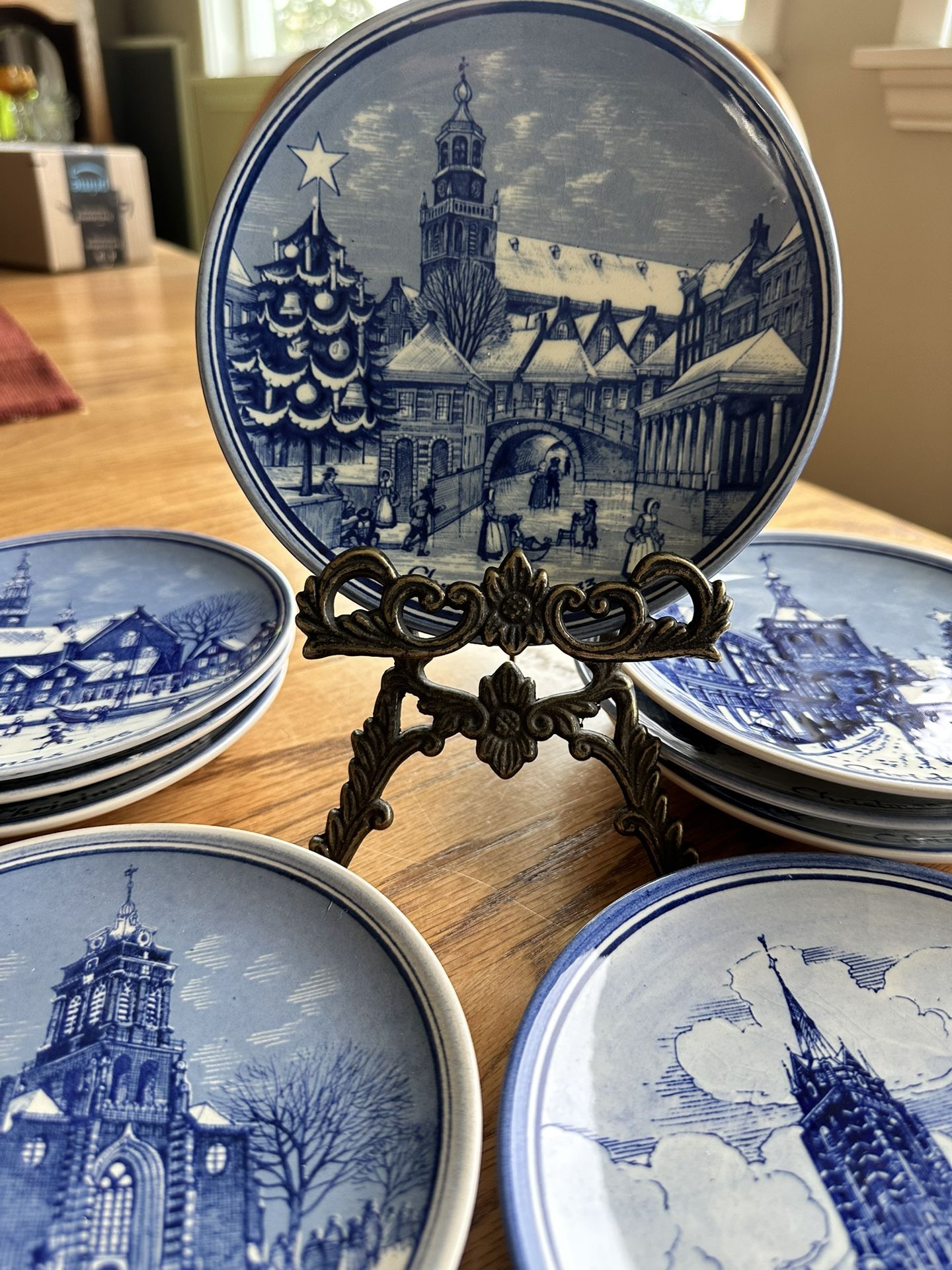 Delft Holiday Decorative Plates