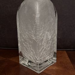 EIGHTEEN KARET Artic Ice Frosted Crackle Glass Vase  9” Tall 4”W Heavy