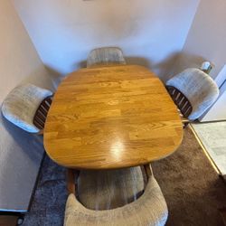 Kitchen Table And 4 Chairs