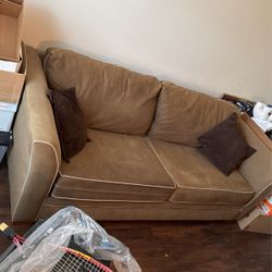 Couch (pull out bed)