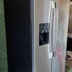 AMANA REFRIGERATOR 