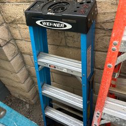 Werner 4 foot fiberglass ladder blue