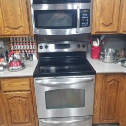 Range,stove Oven And Microwave 