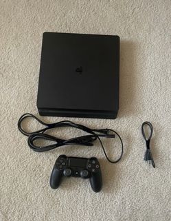Play station 4 (Base model)