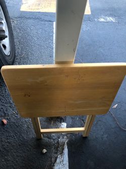 Folding table