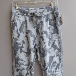 UNIQUE STRETCHY MATERIAL PANTS FROM ITALY 🇮🇹  ( ONE FITS ALL )