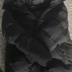 Black Canada Goose MacMillan parka Size Large (Black patch)