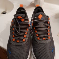 New Pumas Shoes Size 6 