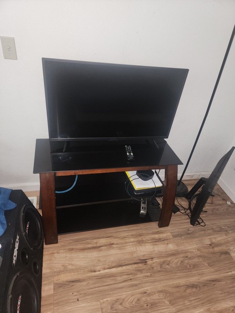 36 Inch Insignia TV With Entertainment Stand