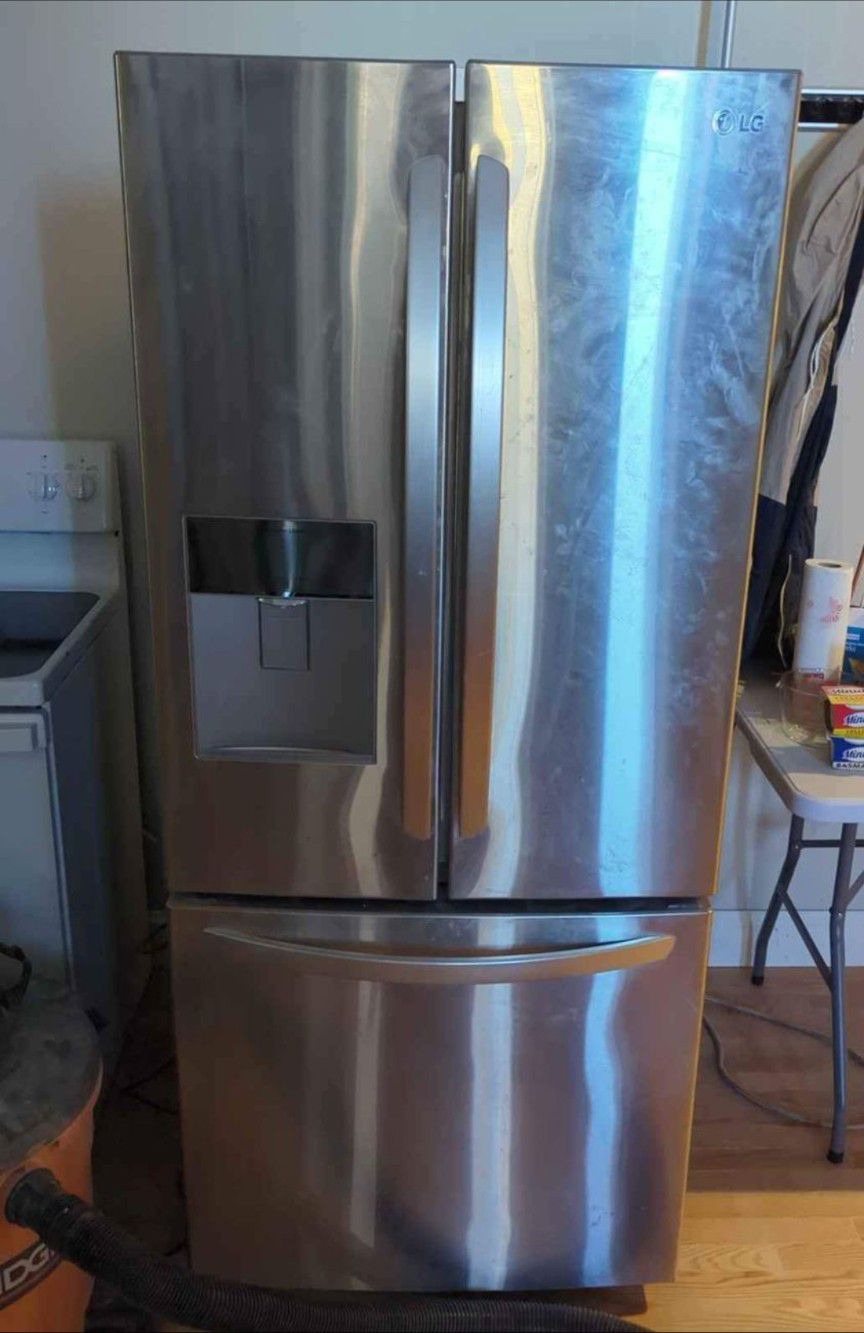 LG Fridge (French door refrigerator)