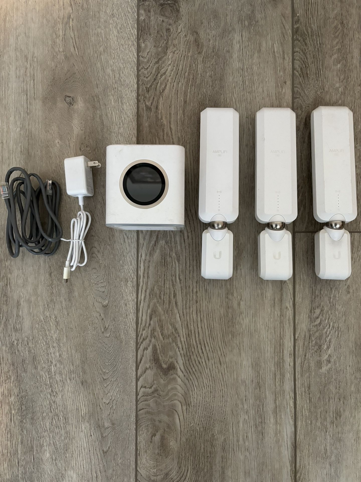 Amplifi HD Mesh WiFi Internet Router With Access points