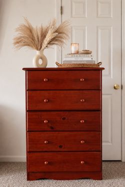 5-Drawer Wood Dresser – Cherry Finish – good Condition