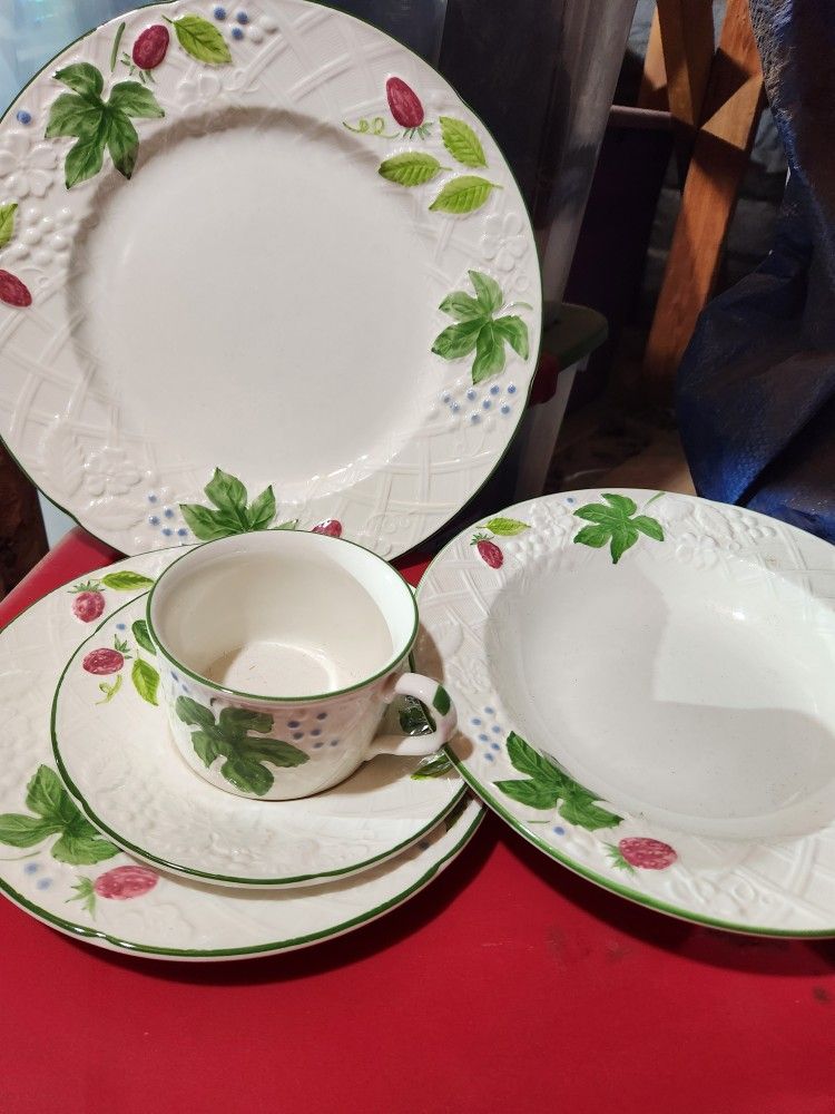 Mikasa Dinerware Setting for 12.