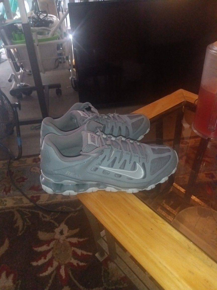 REAX. Nike Shoes Size 10