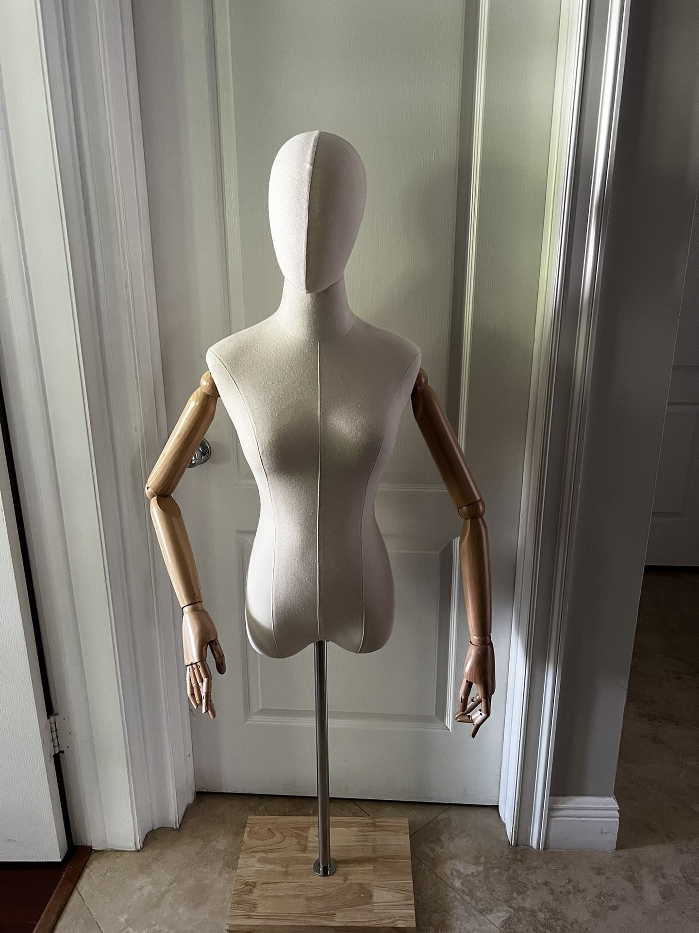 Female Mannequin, Mannequin Body Adjustable Dress Mannequin with Stand Wood  Base for Sale in Pompano Beach, FL - OfferUp