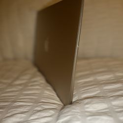 Like New Rose Gold MacBook 12” Retina (2017) – 8GB RAM, 256GB – Original Charger