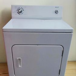 GAS DRYER HEAVY DUTY EXCELLENT CONDITION AND VERY CLEAN 