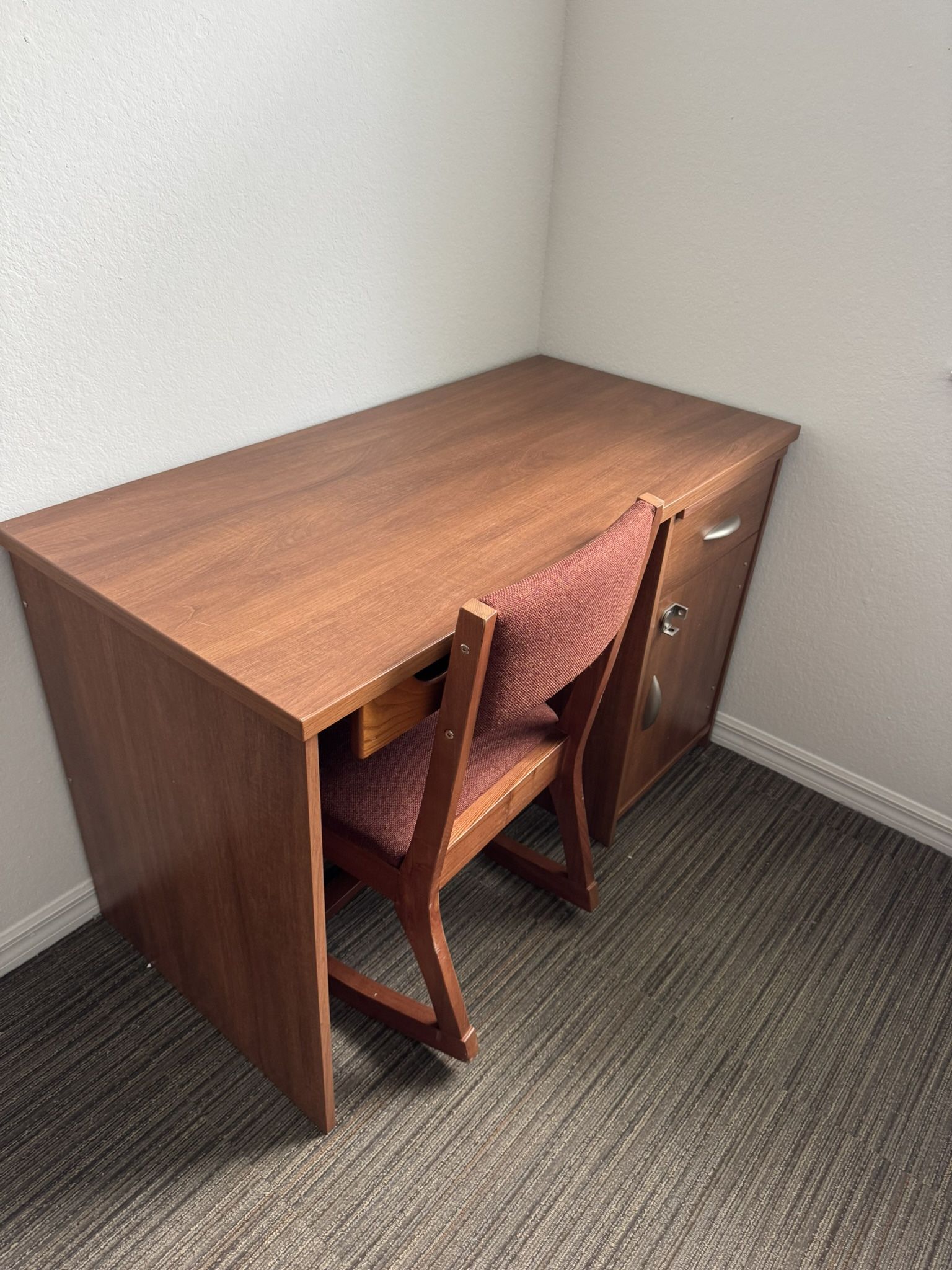 Desk With Chair