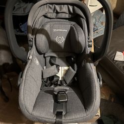 UPPAbaby Mesa V2 Infant Car Seat/Easy Installation/Innovative SmartSecure Technology/Base + Robust Infant Insert Included/Direct Stroller Attachment/G