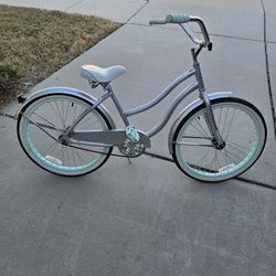 Huffy Cranbrook Cruiser Bike – Like New – 24” Wheels – Silver/Mint