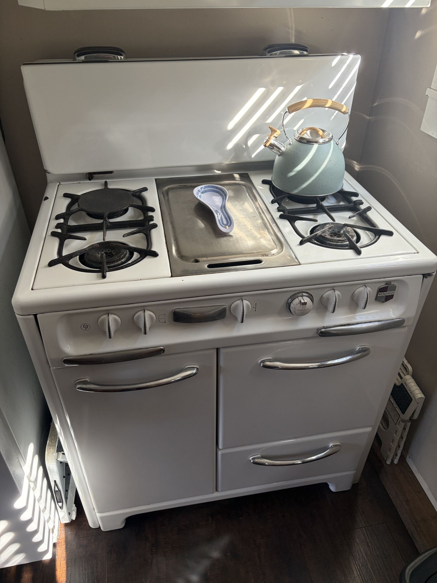 1940s CP Wedgewood Stove. Super Clean.