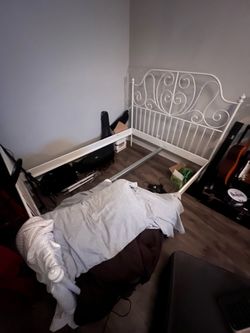 Queen Size Sturdy Metal Frame
