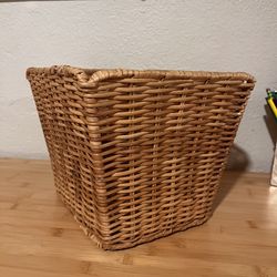 Square wicker basket
