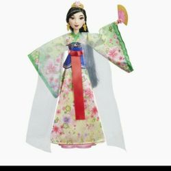 Disney Princess Deluxe Mulan Fashion Doll
