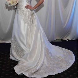 Oleg Cassini Bridal Gown, Ivory Strapless Beaded Lace Wedding Dress, size 4-6 US