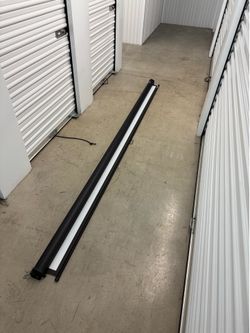 142” Pull Down Projection Screen