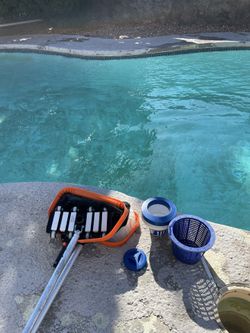 Pool V.a.c.u.u.m.i.n.g.